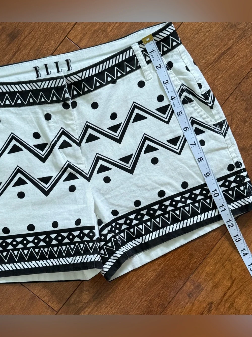ELLE Black & White Geometric Chevron Polka Dot Chino Shorts - Size 2